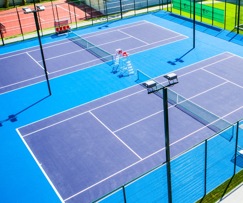 Открытые теннисные площадки в центре Киева